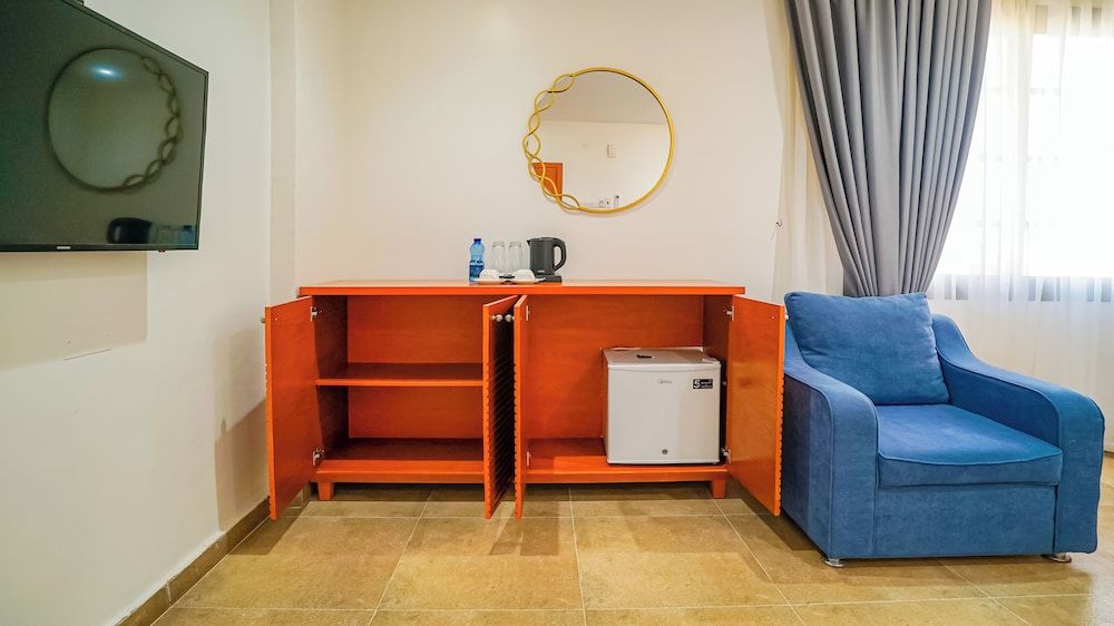 Express City Hotel Standard Twin Room, Non Smoking 9