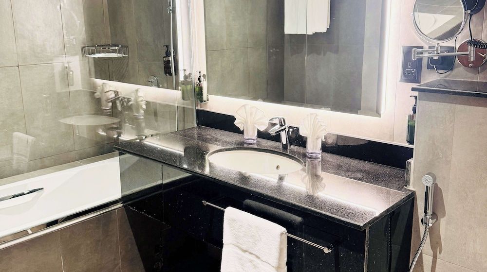 Kyriad Hotel Salalah Junior Suite, 1 King Bed 24