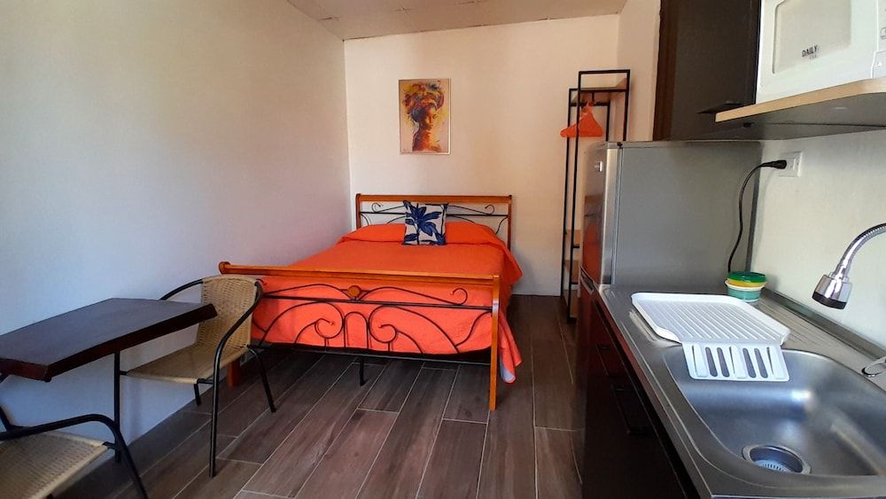 Casa Blanca Economy Studio, Pool Access 2