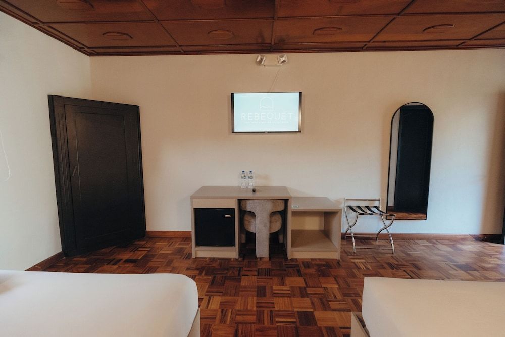 Hotel Rebequet Deluxe Double Room, 2 Queen Beds 9