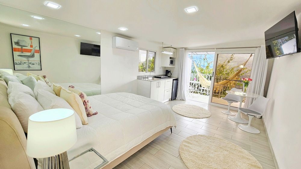 Casa Reina by Villa Alejandro Deluxe Studio, Valley View 5