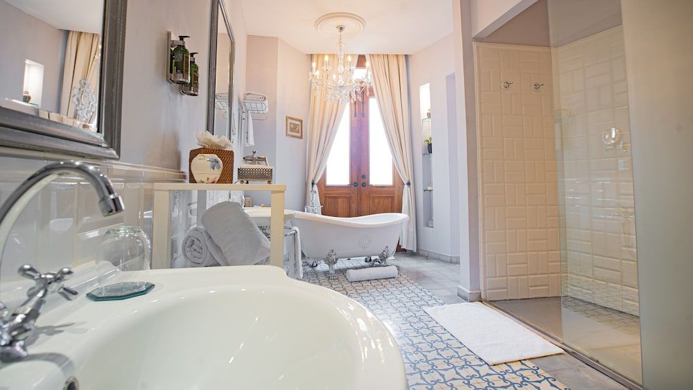 La Concordia Boutique Hotel Corner Suite,  1 King Bed (City View) 16