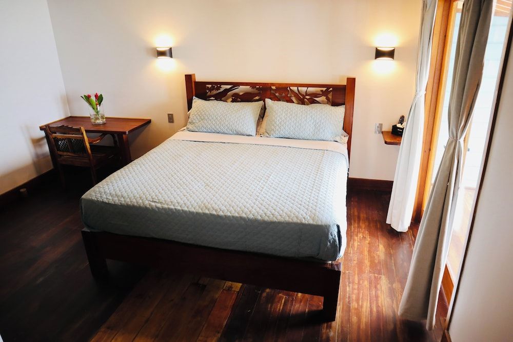 Bocas Beachfront Lodge