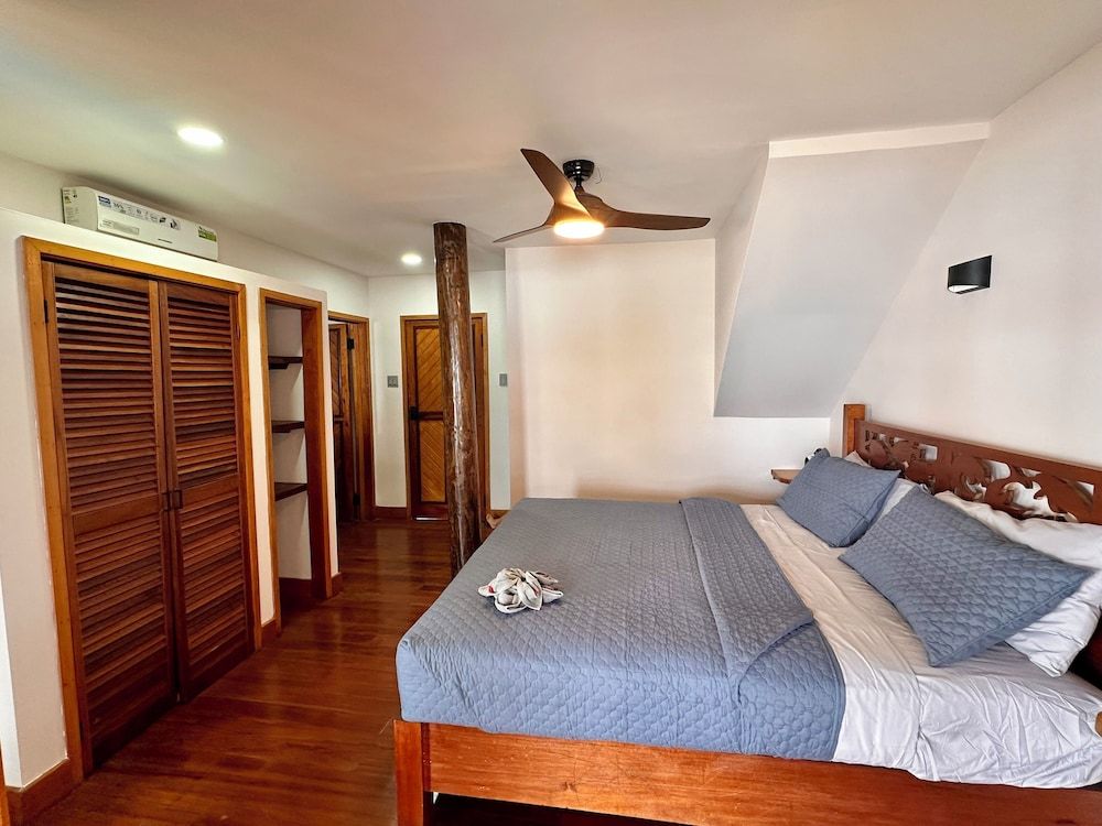 Bocas Beachfront Lodge Family Suite, Beach View 14