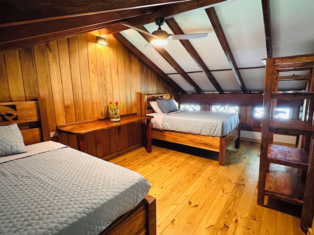 Bocas Beachfront Lodge Family Suite, Beach View 7