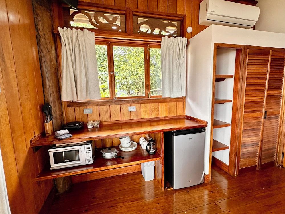 Bocas Beachfront Lodge Luxury Double Room, Beach View 7