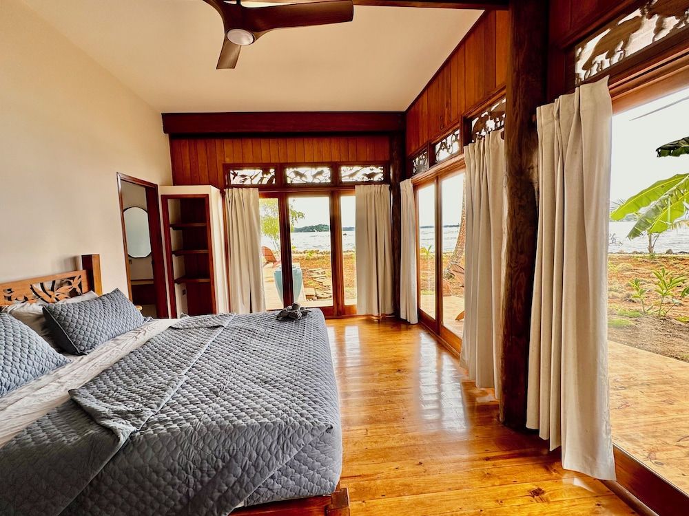 Bocas Beachfront Lodge Luxury Double Room, Beach View 8