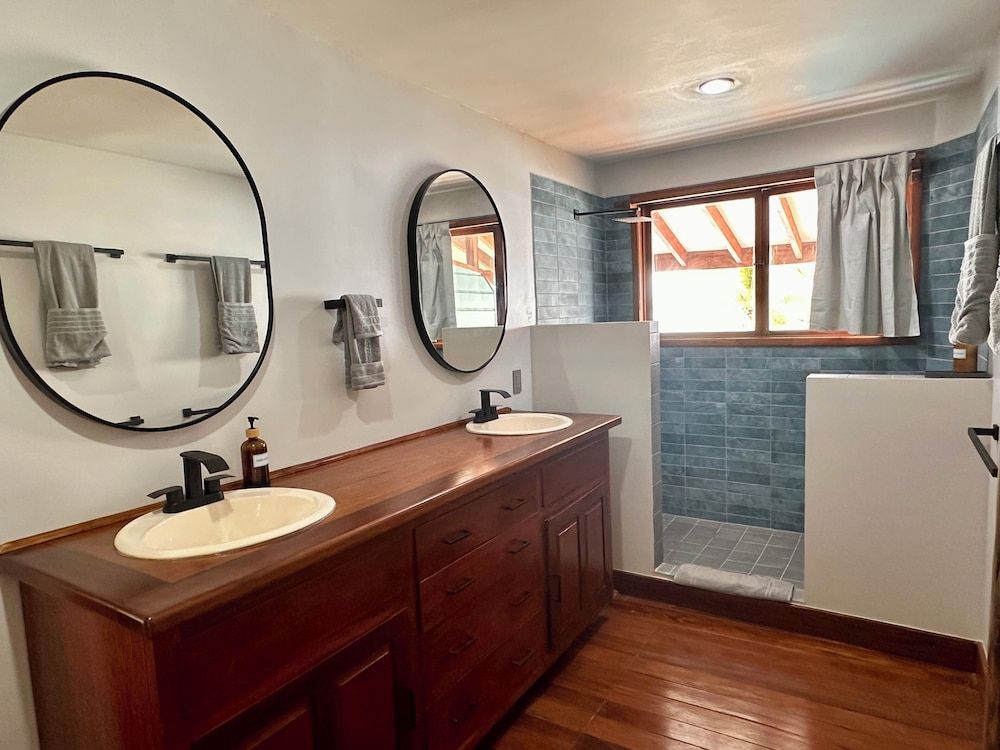 Bocas Beachfront Lodge Family Suite, Beach View 12