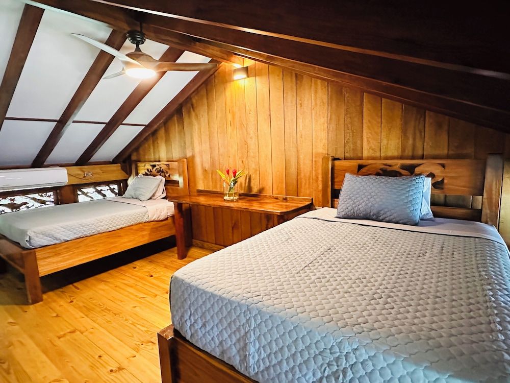 Bocas Beachfront Lodge Family Suite, Beach View 8