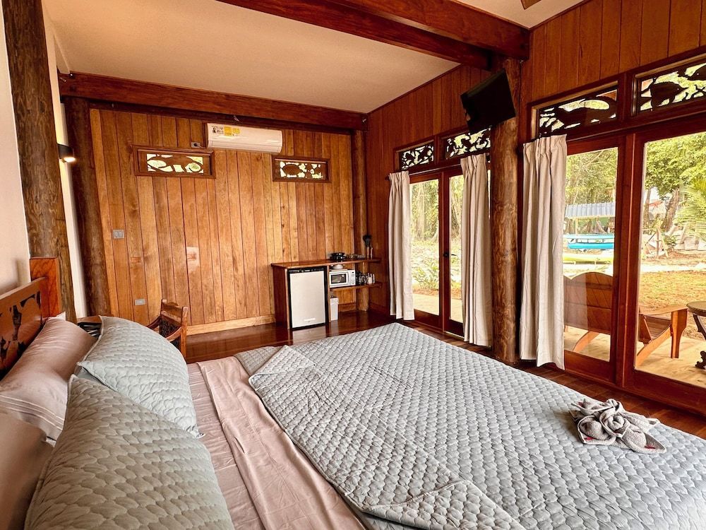 Bocas Beachfront Lodge Luxury Double Room, Beach View 15