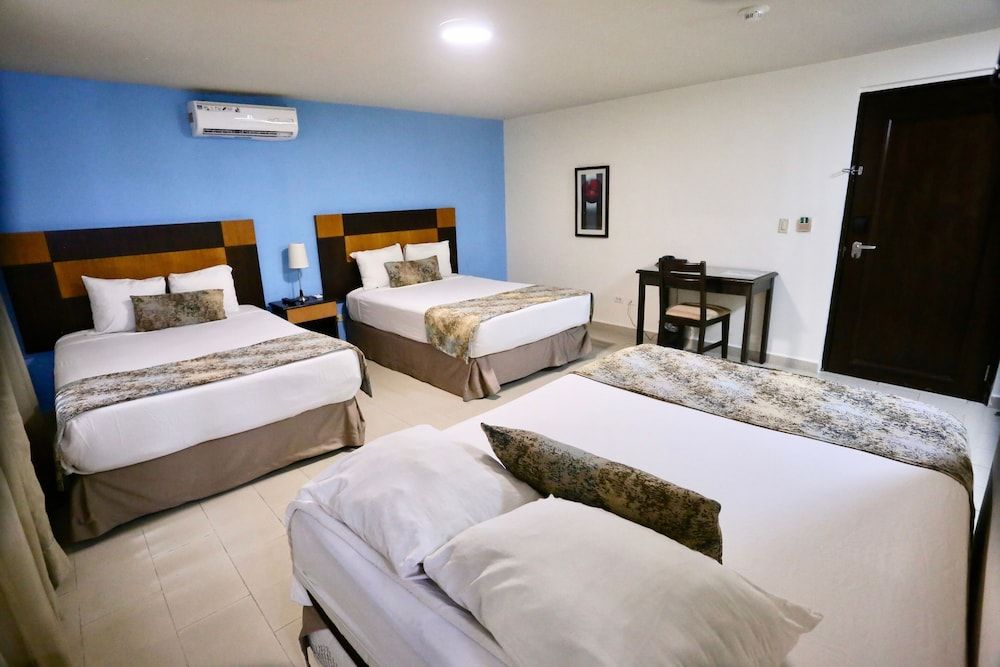 Metro Hotel Panama Family Room 4