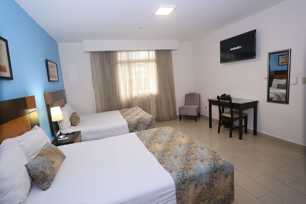 Metro Hotel Panama Premium Double Room, 2 Double Beds, Refrigerator 9