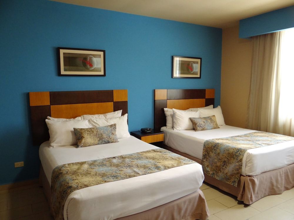 Metro Hotel Panama Premium Double Room, 2 Double Beds, Refrigerator 5