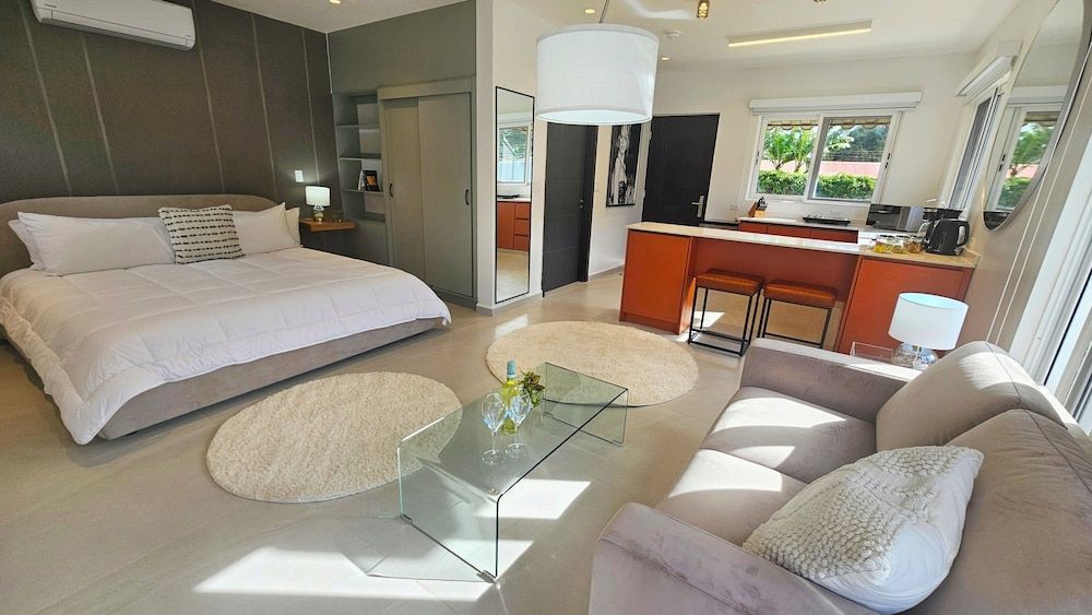 El Cielo by Villa Alejandro Deluxe Suite, 1 King Bed, Garden View 5