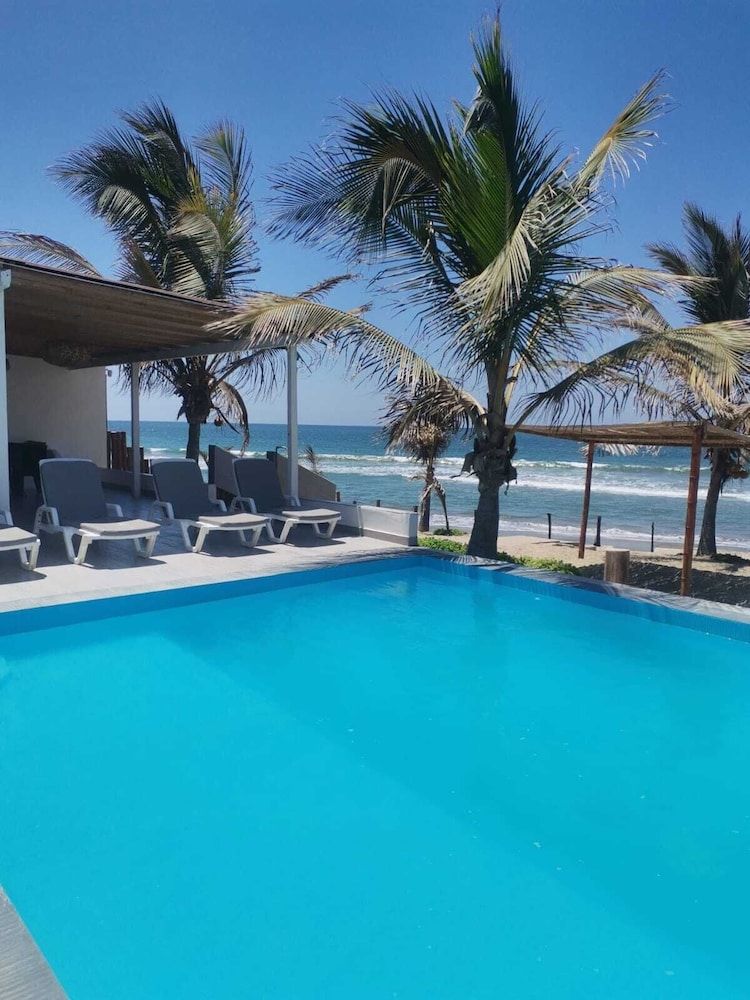 Family House, 4 Bedrooms, Pool Access, Ocean View