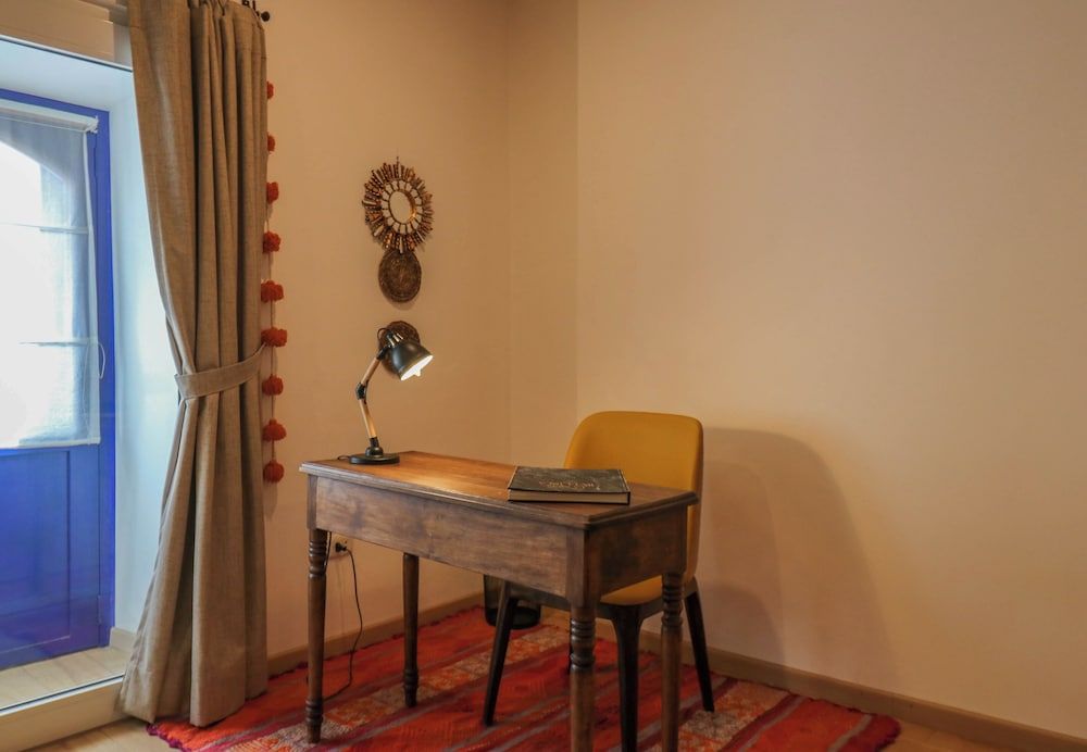 Apartment (202)