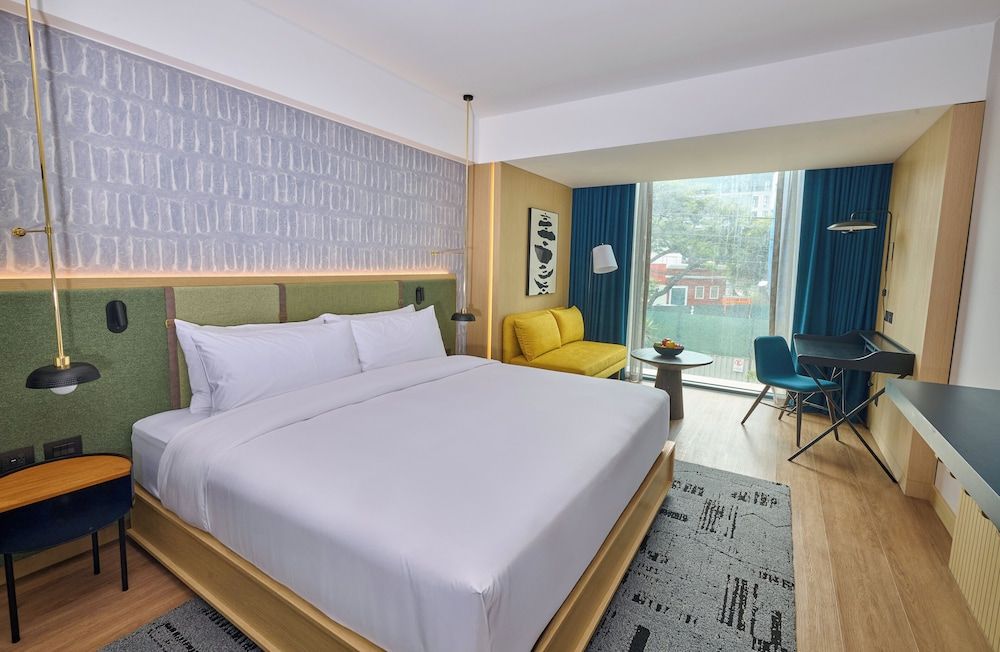 Standard Room, 1 King Bed, City View