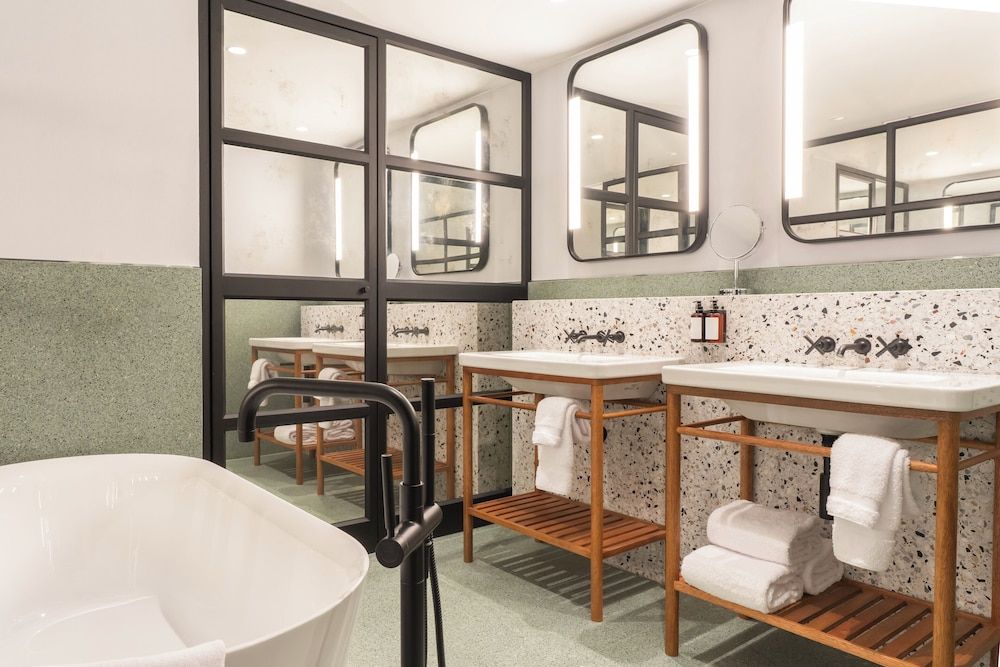 Suite, 1 Bedroom, Corner