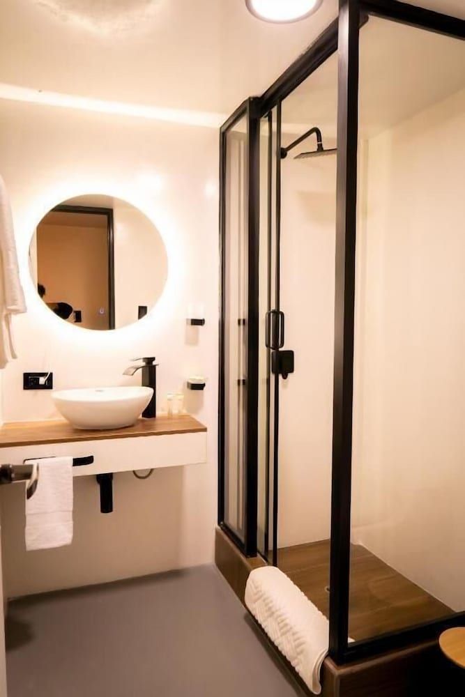 HUB HOTELS