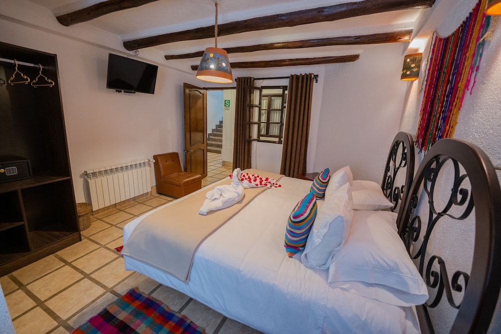 Panoramic Suite, 1 King Bed, Mountain View