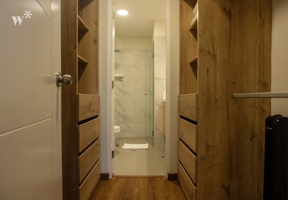 Apartment (702)