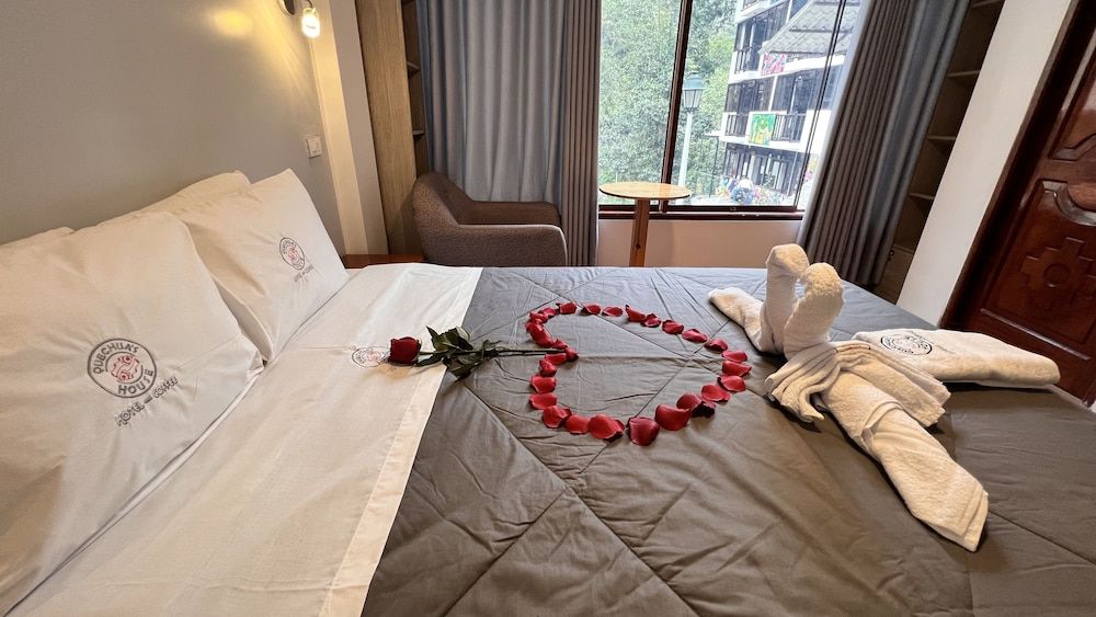 Comfort Room, 1 Queen Bed, Park View