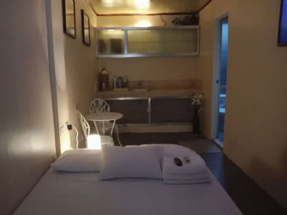 Honeymoon Suite