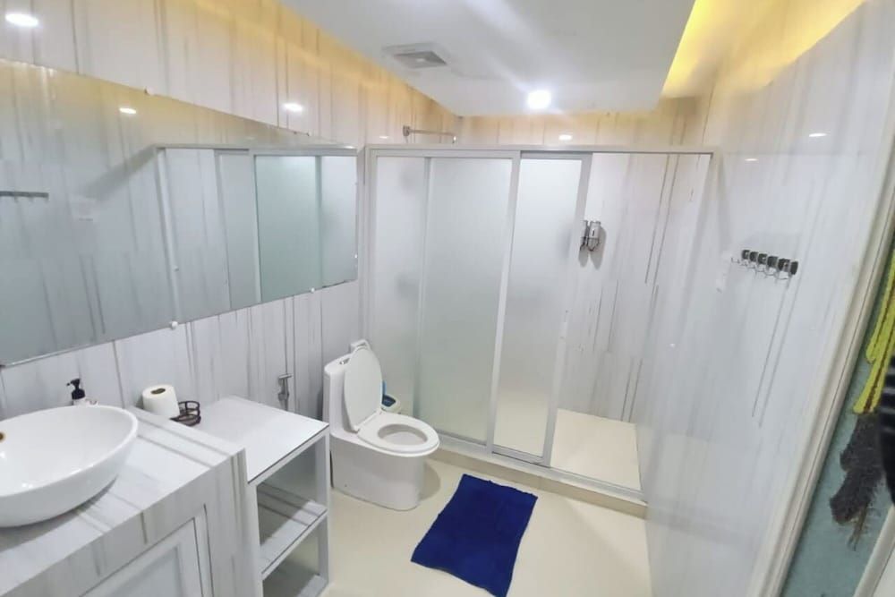 Empress Island Hotel Deluxe Room 6