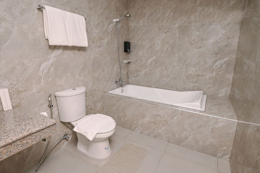 Monaco Hotel Deluxe Twin Room 5