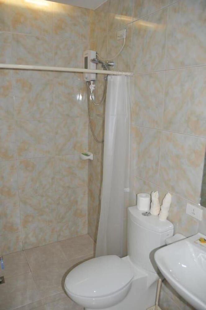 D&D Residences Comfort Quadruple Room 4