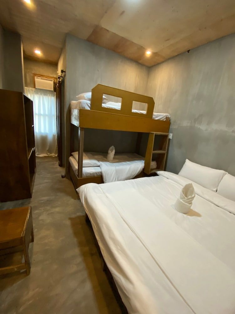 Ohayo Siargao Quadruple Room 2