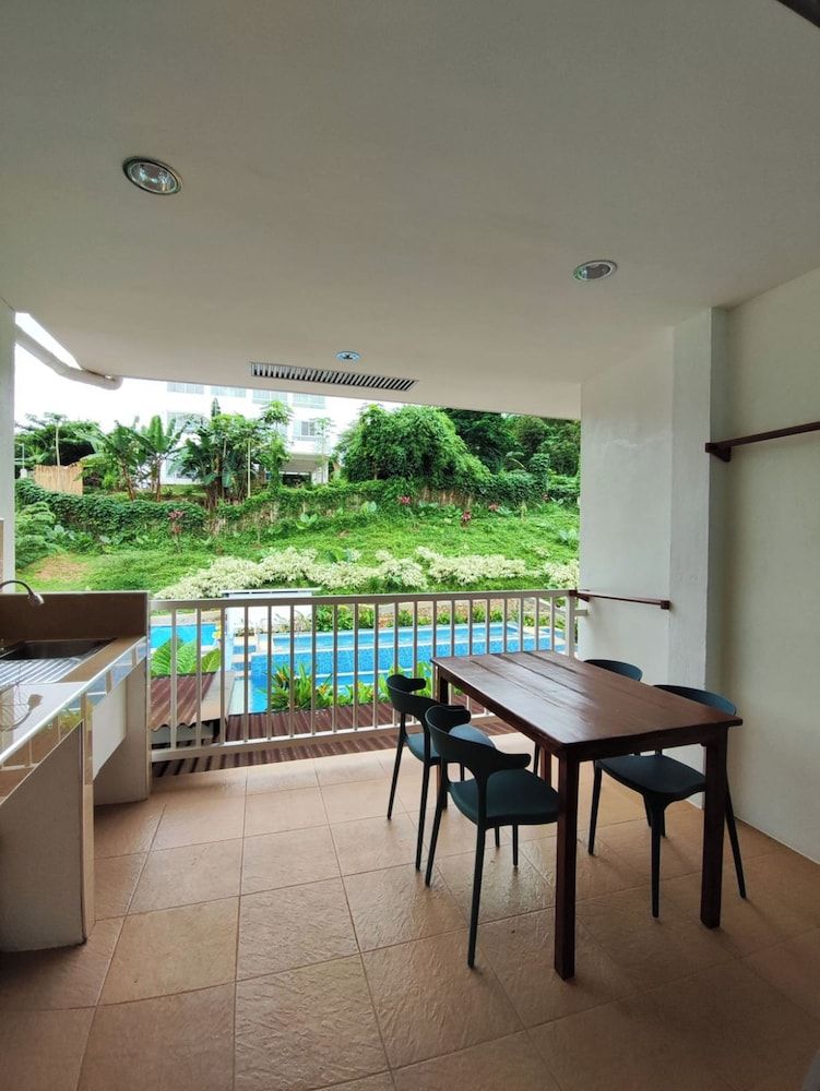 DMC Condotel Signature Studio, 2 Double Beds, Pool Access, Pool View 2