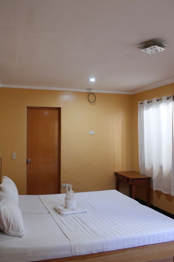 Agustin El Nido Inn Basic Triple Room 3