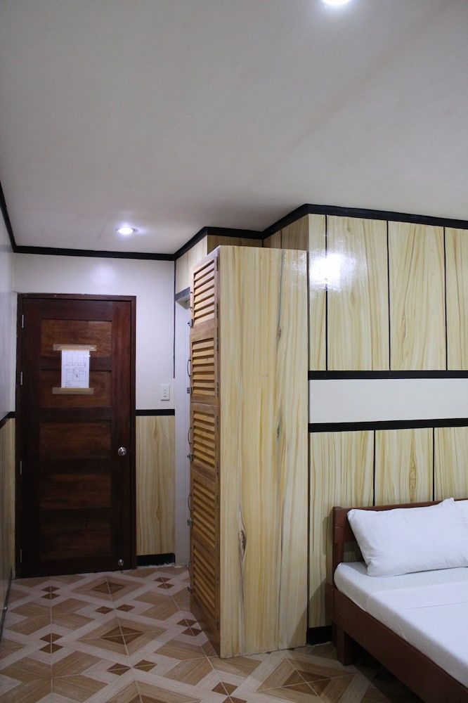 Agustin El Nido Inn Basic Double Room 8