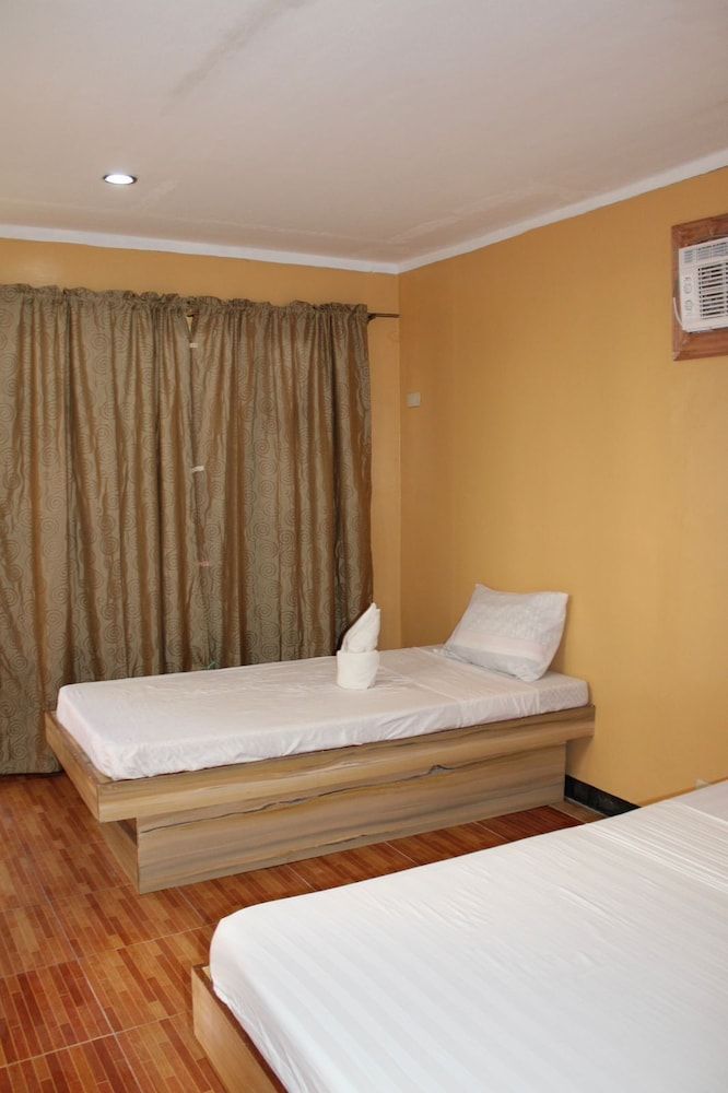 Agustin El Nido Inn Basic Triple Room 4