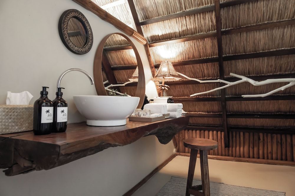 The Beach House Ocam Ocam Exclusive House, Sea View, Beachfront 58