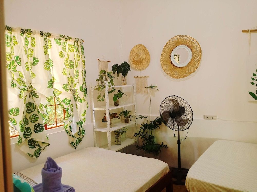 Amwani Garden Family Twin Room, Garden View 5