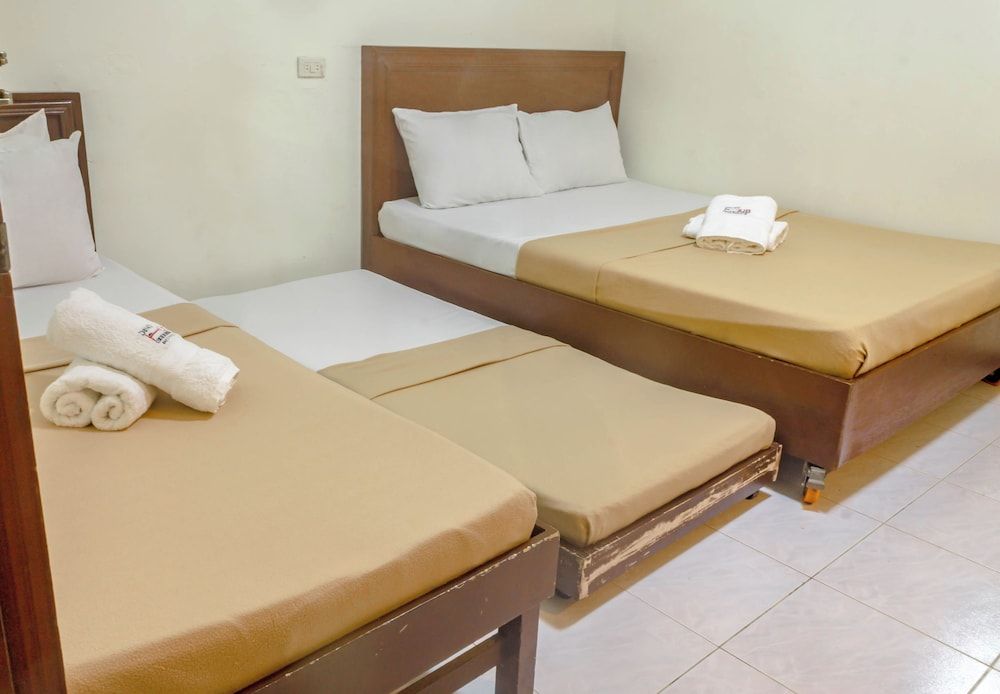 Davao Hub Dormitel Bed & Breakfast Deluxe Room, Multiple Beds 5