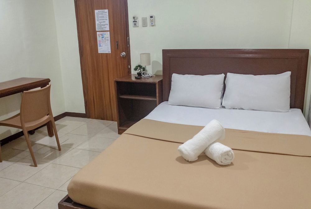 Davao Hub Dormitel Bed & Breakfast Deluxe Room, 1 Queen Bed 3