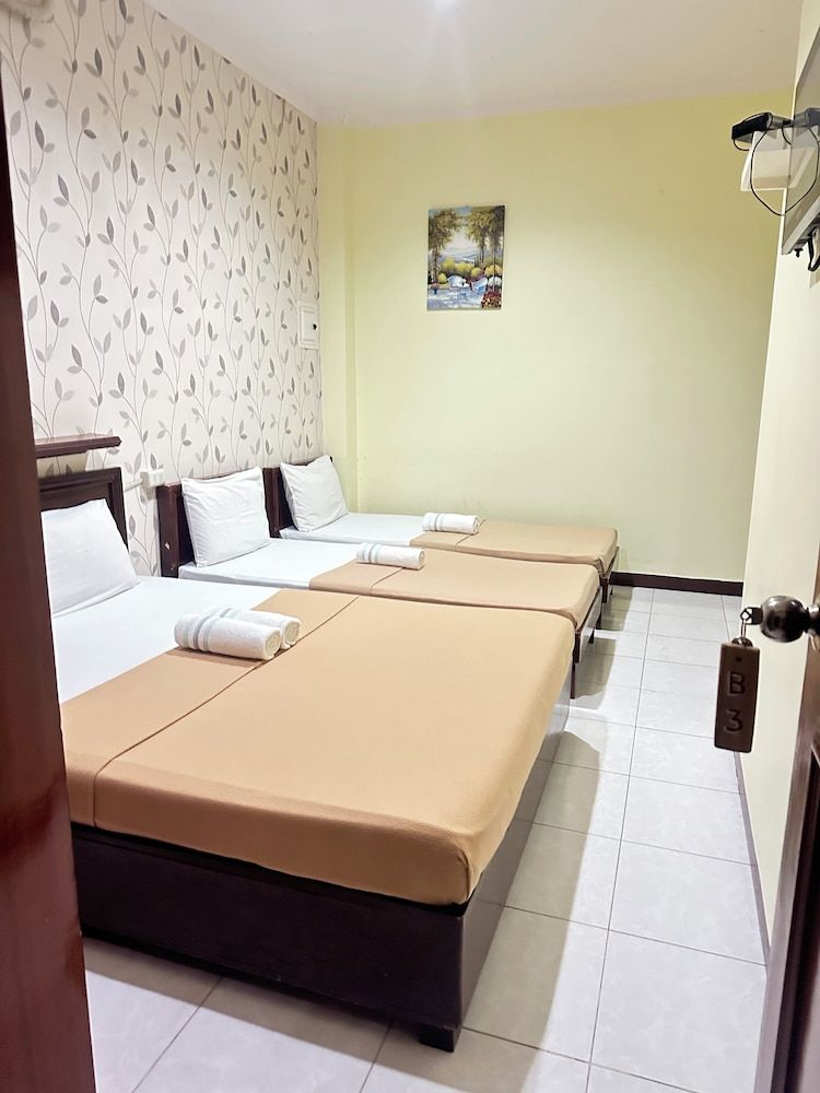 Davao Hub Dormitel Bed & Breakfast Deluxe Room, Multiple Beds 7