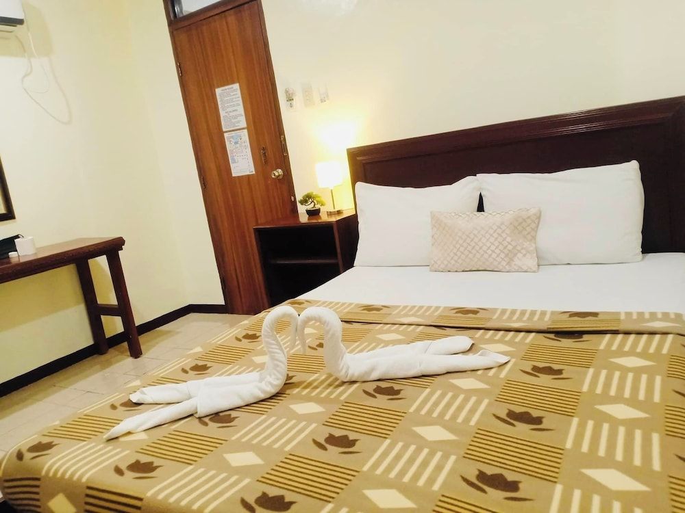 Davao Hub Dormitel Bed & Breakfast Deluxe Room, 1 Queen Bed 2