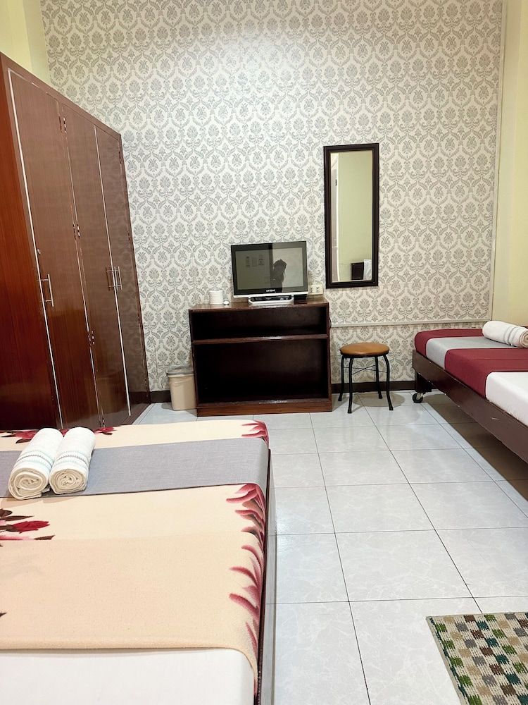 Davao Hub Dormitel Bed & Breakfast Family Room, Multiple Beds 8