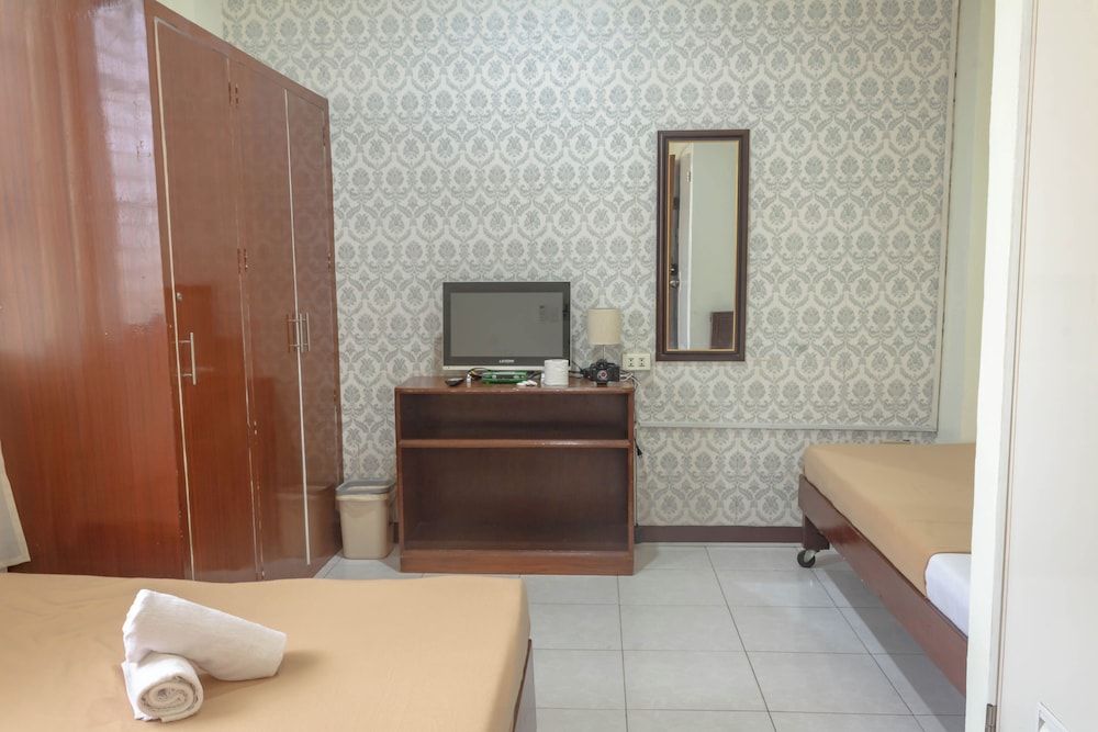 Davao Hub Dormitel Bed & Breakfast Family Room, Multiple Beds 6