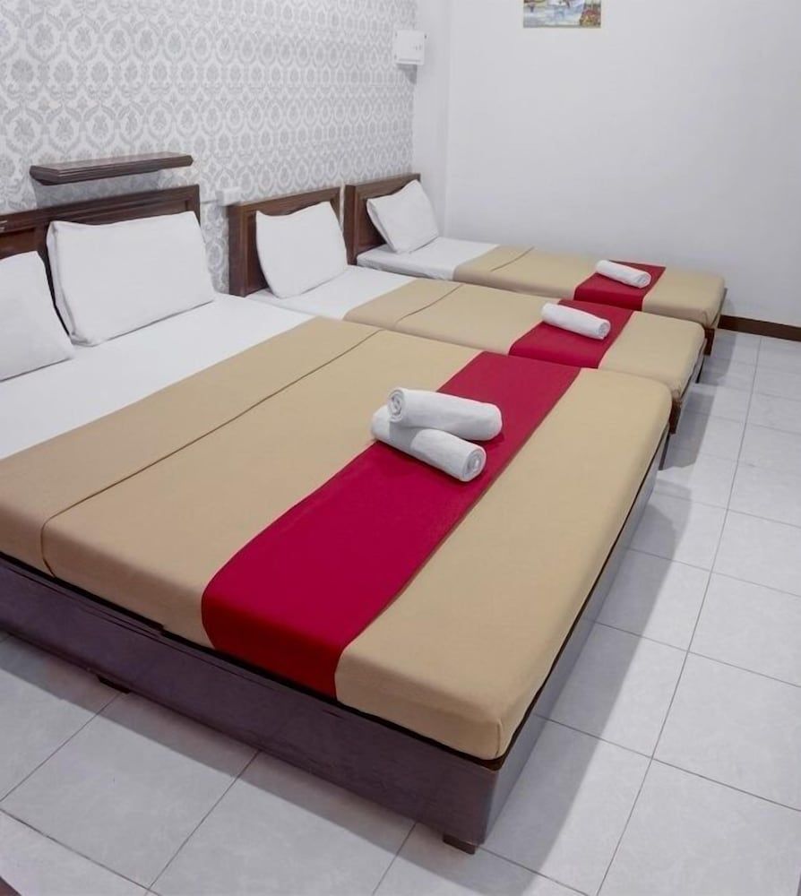 Davao Hub Dormitel Bed & Breakfast Deluxe Room, Multiple Beds 3