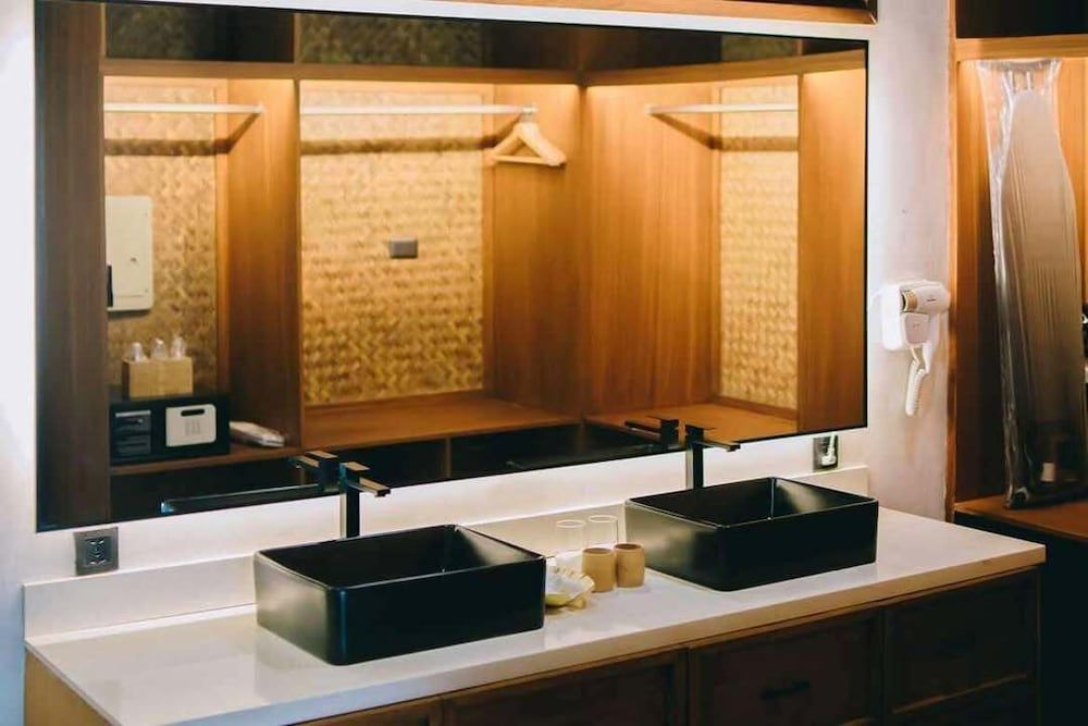 Station One Beach Resort El Nido Deluxe Suite, Pool View 3