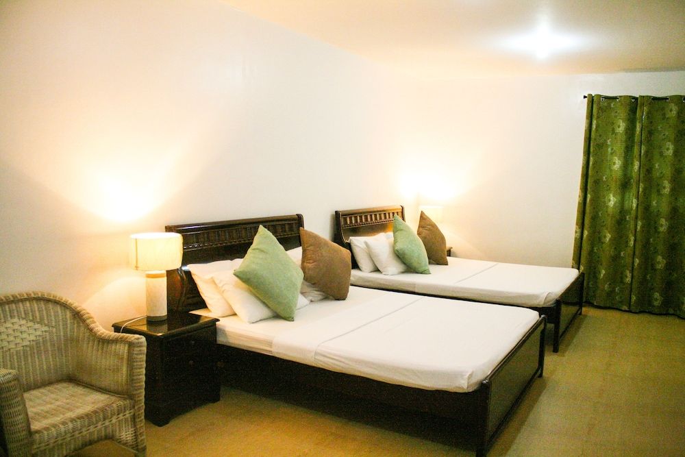Family Room, Multiple Beds