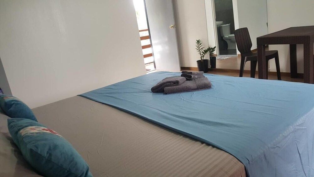 Queen Size Fan Room w. Oceanview Balcony