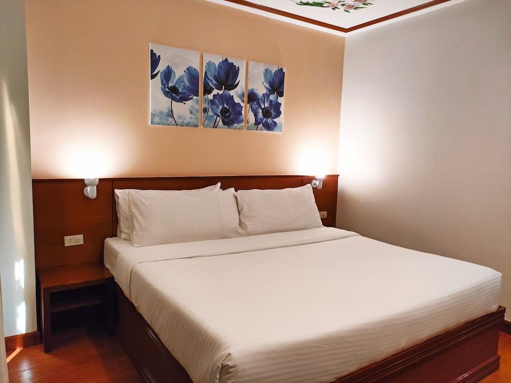 LaVie Hotel Vigan Deluxe Double Room, 1 King Bed, Balcony 5