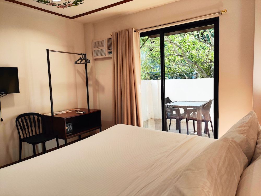 LaVie Hotel Vigan Deluxe Double Room, 1 King Bed, Balcony 6