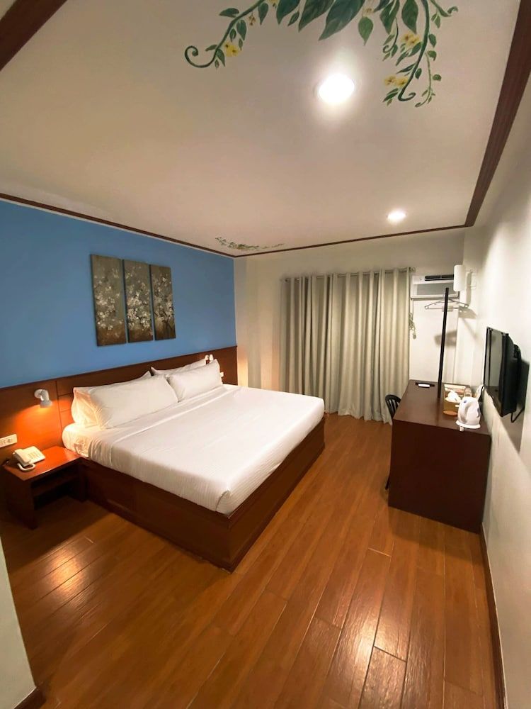 LaVie Hotel Vigan Deluxe Double Room, 1 King Bed, Balcony 4
